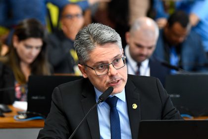 CE vota acesso a água potável em escolas na terça