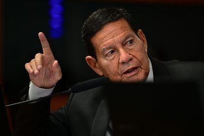 Votação de projeto sobre força policial é adiada