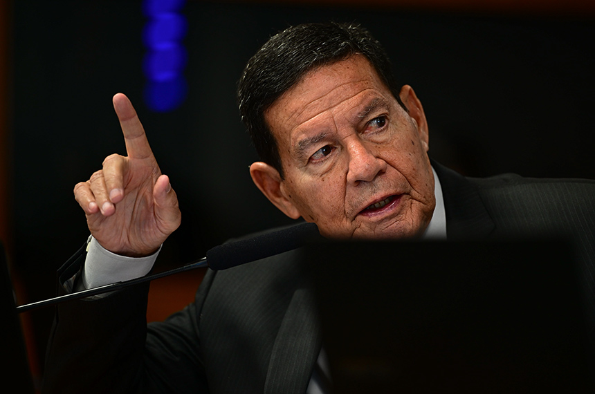 Votação de projeto sobre força policial é adiada