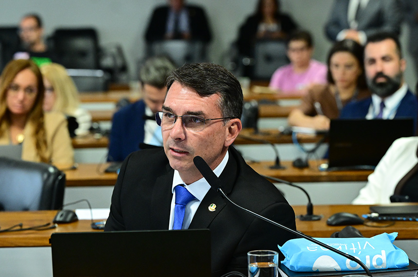 Projeto avança com melhorias em moradia e transporte para idosos