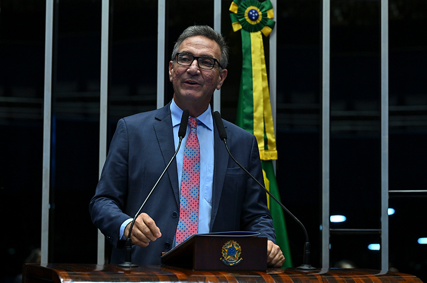 Lucas Barreto celebra licença para prospecção de petróleo