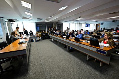 CDH analisa projeto sobre comunidade LGBTQIA+ na quarta