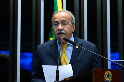 Chico Rodrigues critica cobrança por bagagens em voos