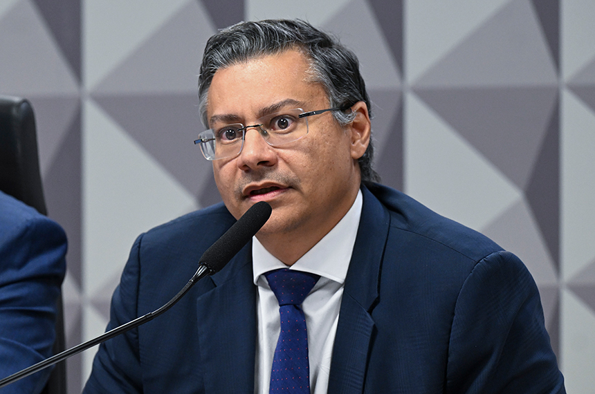 CPMI: ex-procurador nega fraudes e cala sobre pressões