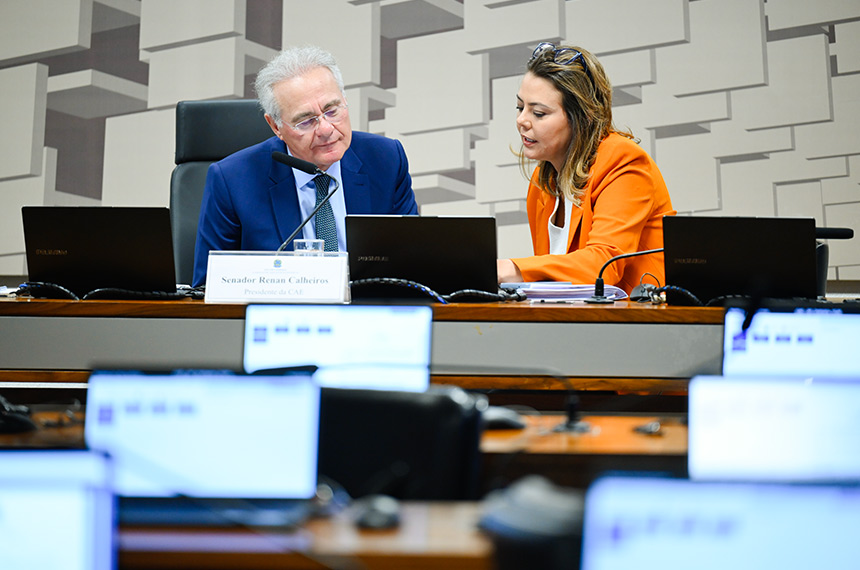 CAE aprova Fundeb para pagar profissional de aluno autista