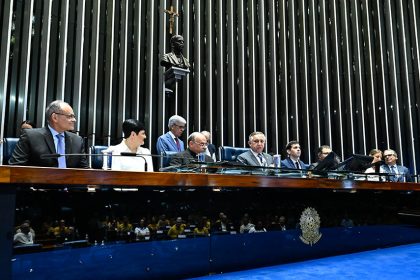 Equipes de Nossa Senhora apoiam casais em sessão