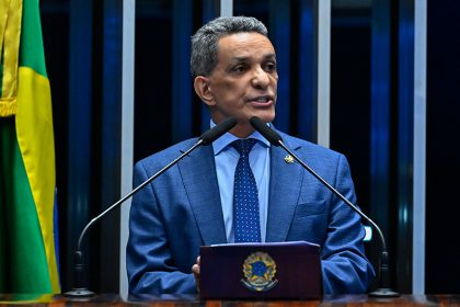 Mecias critica centralização e defende autonomia estadual