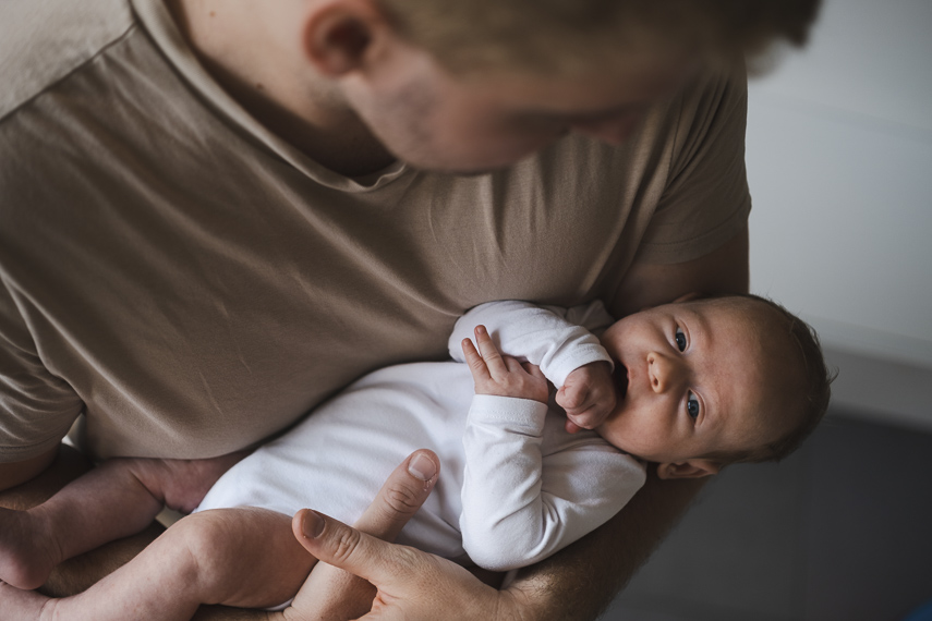 Licença-paternidade de 20 dias volta ao Senado