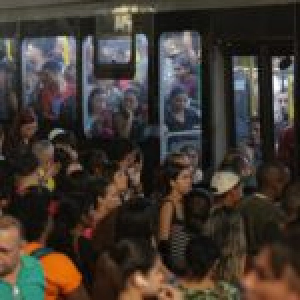 Paralisação de ônibus sem aviso de 72h não é legítima