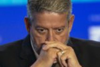 PF mira ex-assessora de Lira por emendas parlamentares