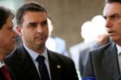 Flávio Bolsonaro precisa chegar a abril sem derreter