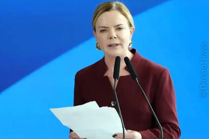 Governo pode ter projeto para fim da escala 6x1, diz Gleisi