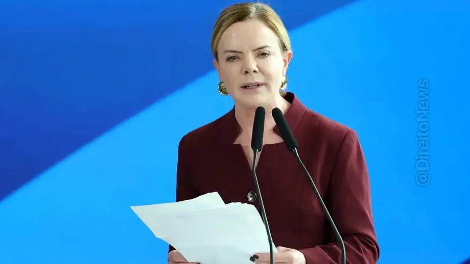 Governo pode ter projeto para fim da escala 6x1, diz Gleisi