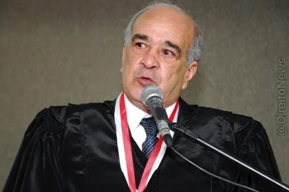 CNJ aposenta desembargador por tapa em nádega de colaboradora