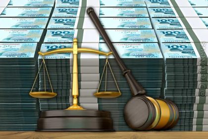 Juiz campeão de penduricalhos ganhou R$ 2,2 milhões extras em 2025