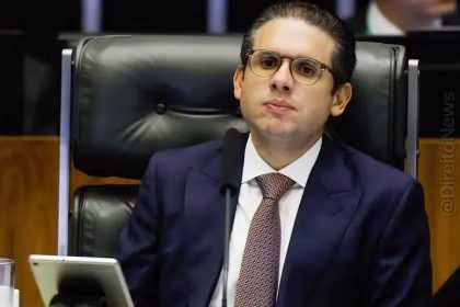 Hugo Motta promete mudar escala 6x1 e trabalho por app