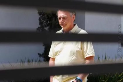 Bolsonaro passa mal e vai ao hospital, diz Flávio