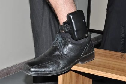 Empresa demite com tornozeleira e paga R$ 8 mil de indenização