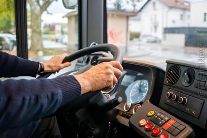 Motorista de ônibus recebe hora extra após sexta hora de trabalho