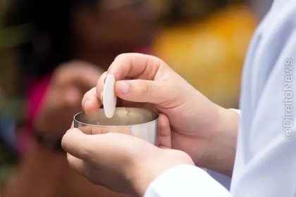 Mulher condenada por tumultuar missa e furtar hóstia