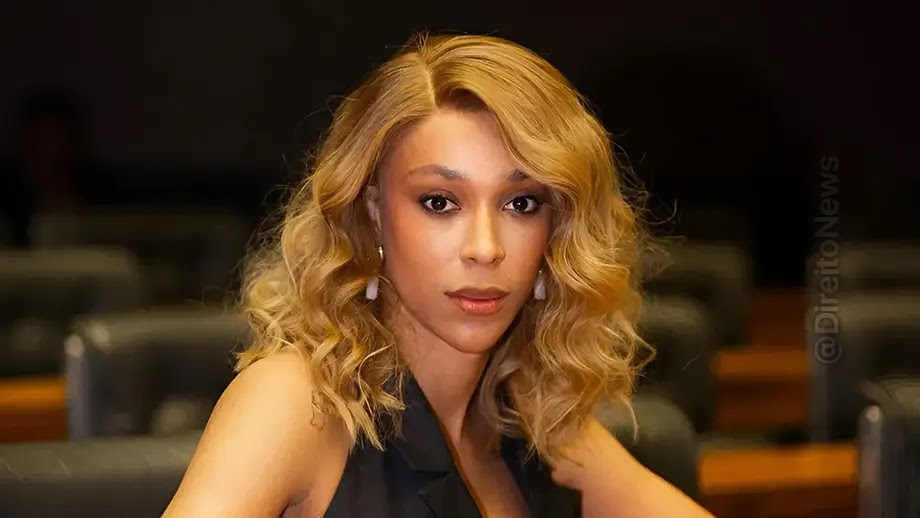 TRF-5 tranca ação de Erika Hilton contra ativista