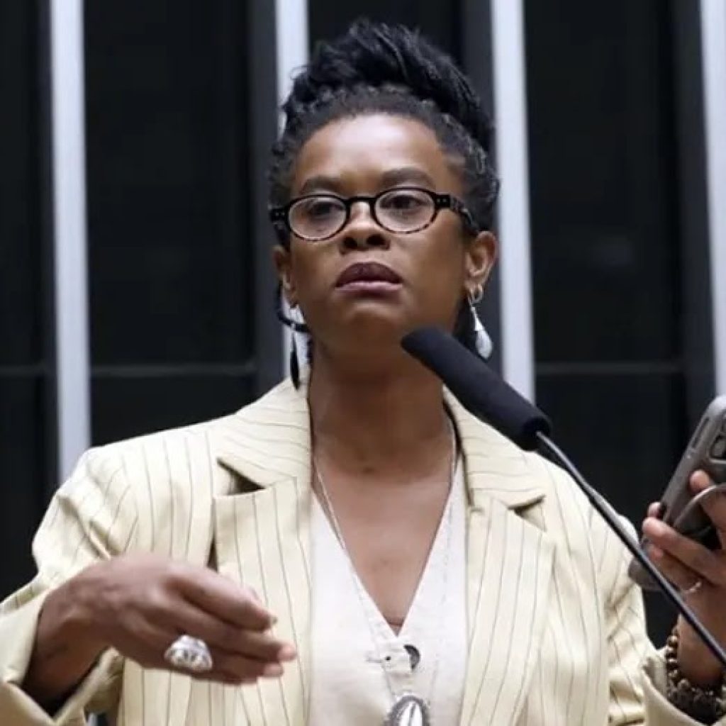 Deputada denuncia ameaças de morte e estupro por e-mail