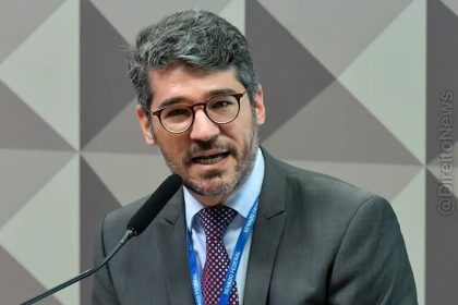 Salário de R$ 46,3 mil é insuportável, diz sindicato