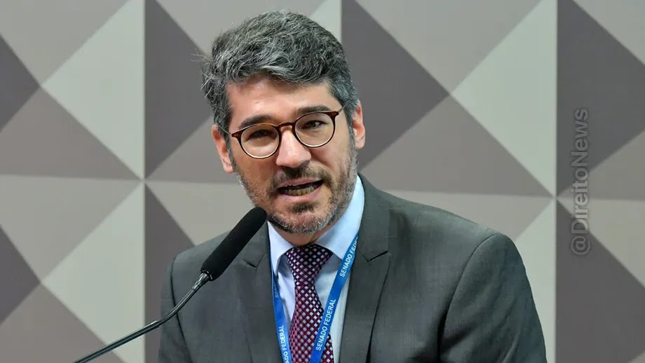 Salário de R$ 46,3 mil é insuportável, diz sindicato