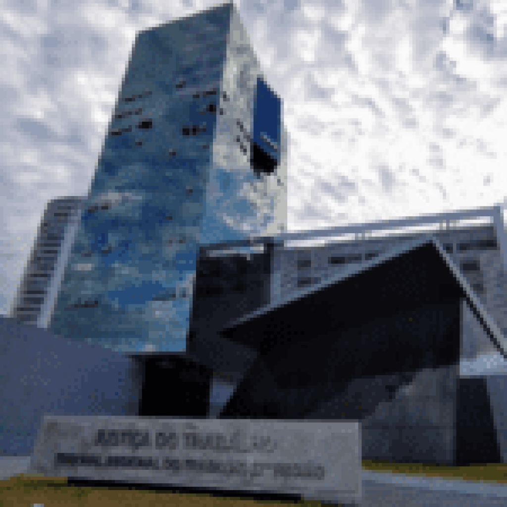 TRT17 impõe fiscalização permanente por irregularidades administrativas