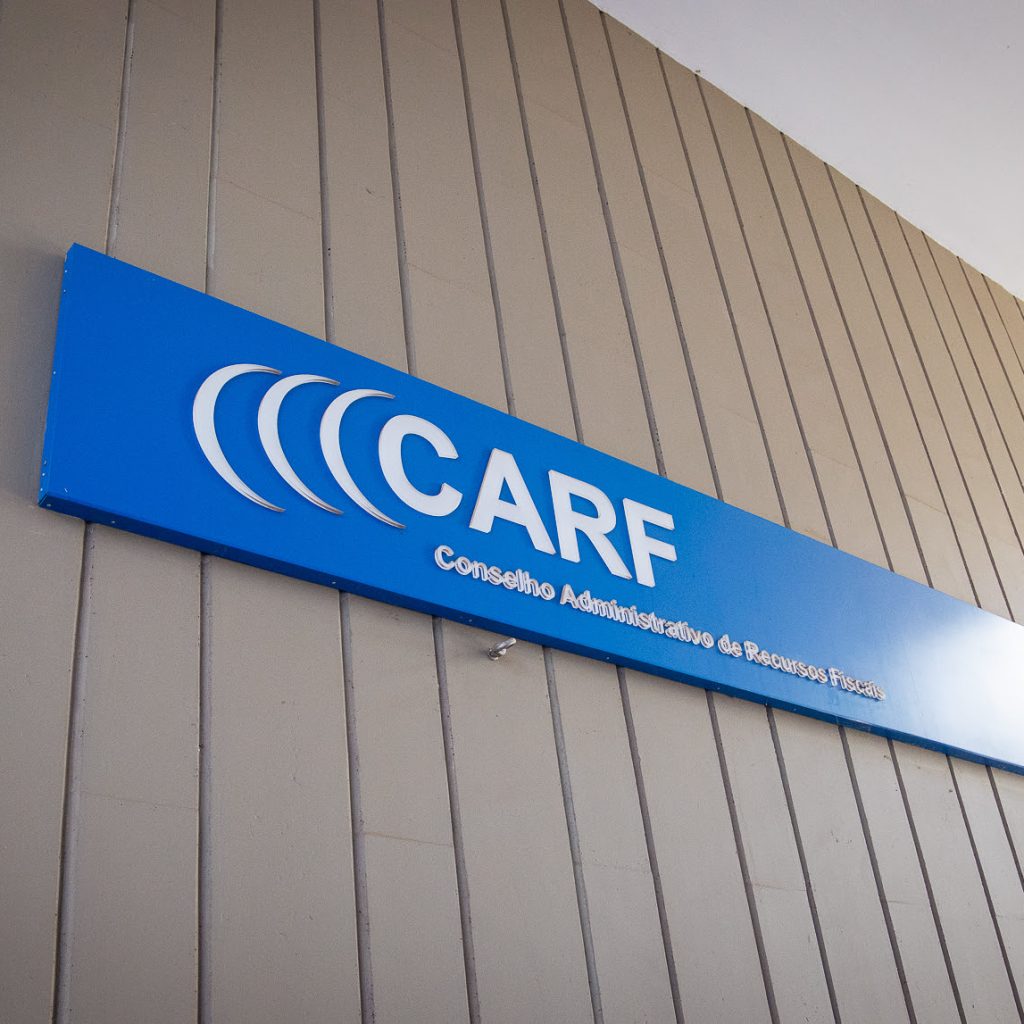 Carf segue LC 227 e cancela multa a empresa