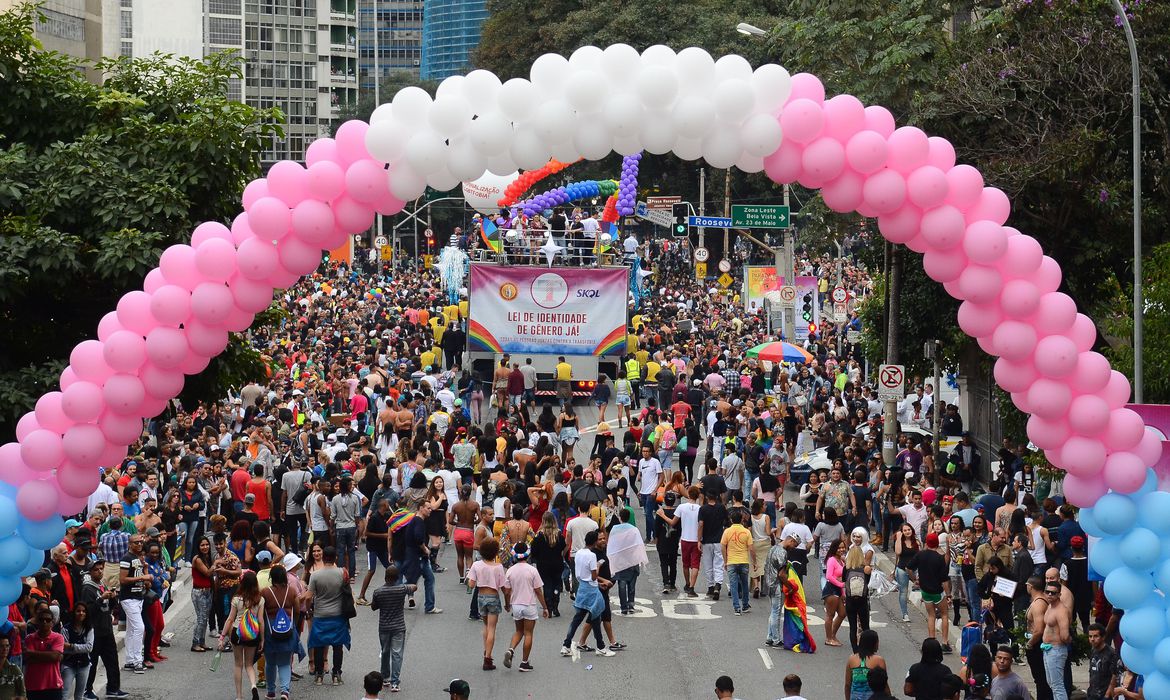 Proibir crianças na Parada LGBTQIA+ é inconstitucional