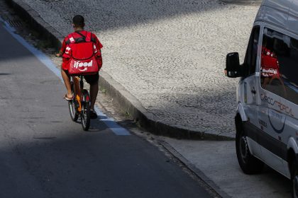 iFood deve assegurar previdência social para entregadores