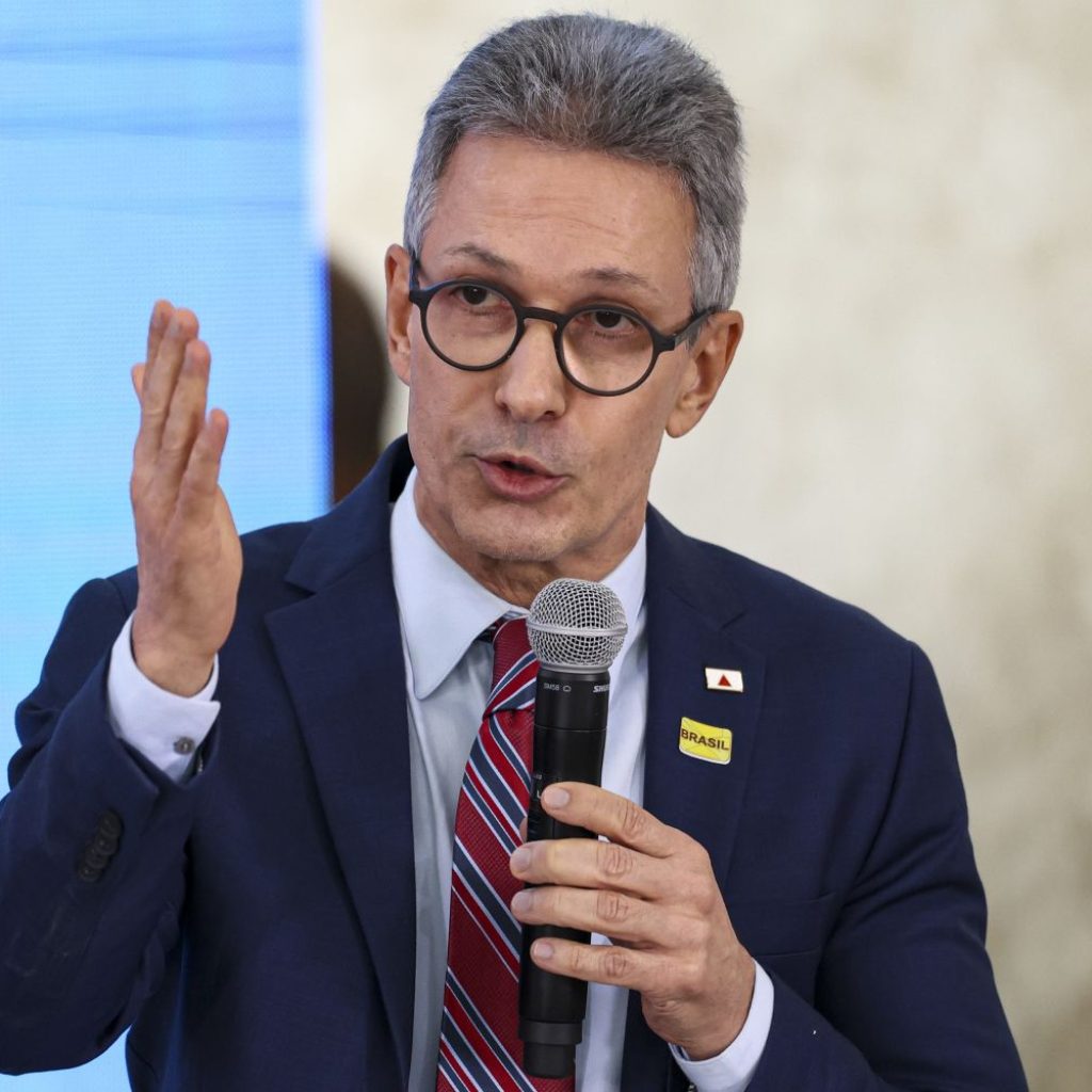 Plano de governo de Romeu Zema prevê privatizações e saída do BRICS