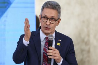 Plano de governo de Romeu Zema prevê privatizações e saída do BRICS