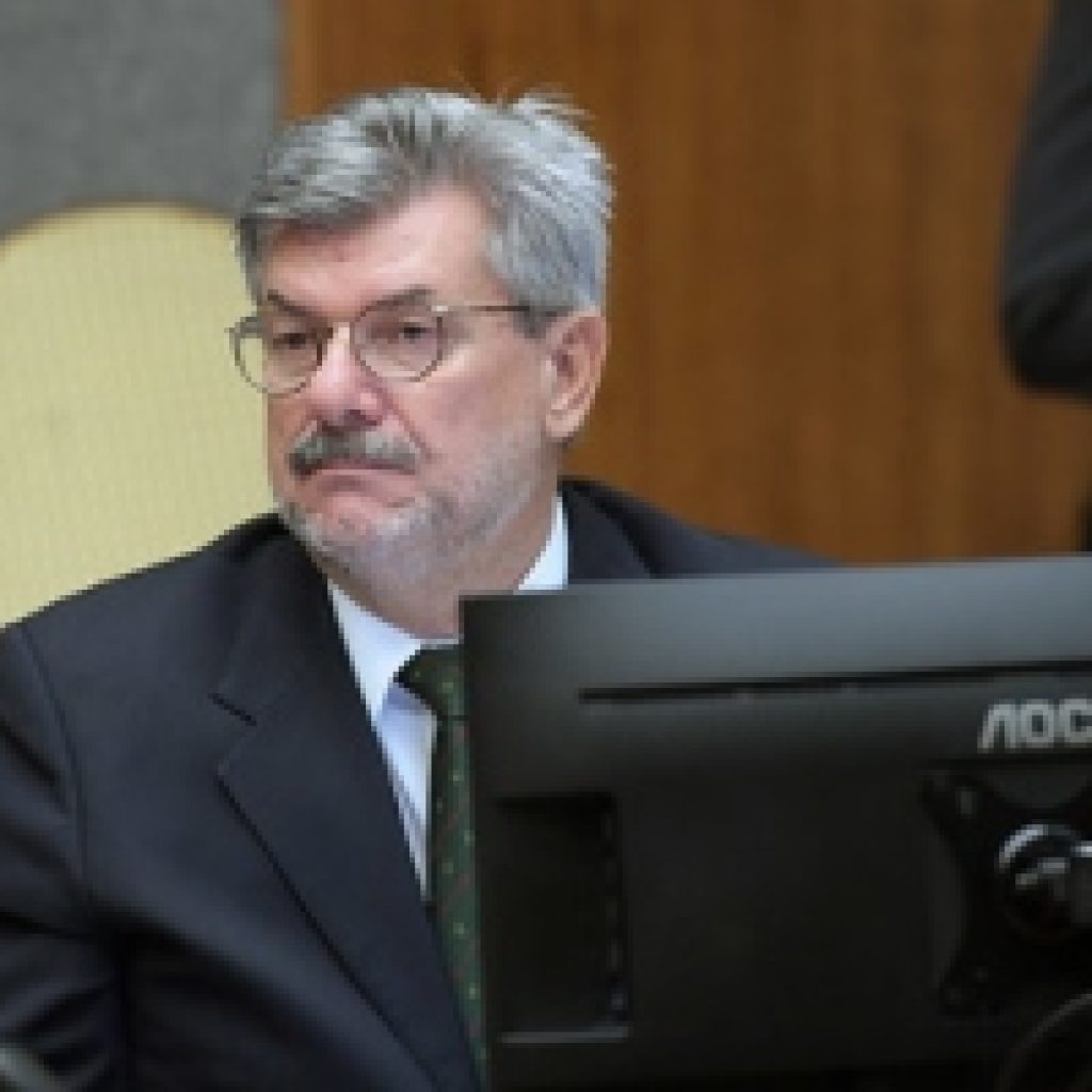 Nunes Marques relata pedido de perda do cargo de Marco Buzzi