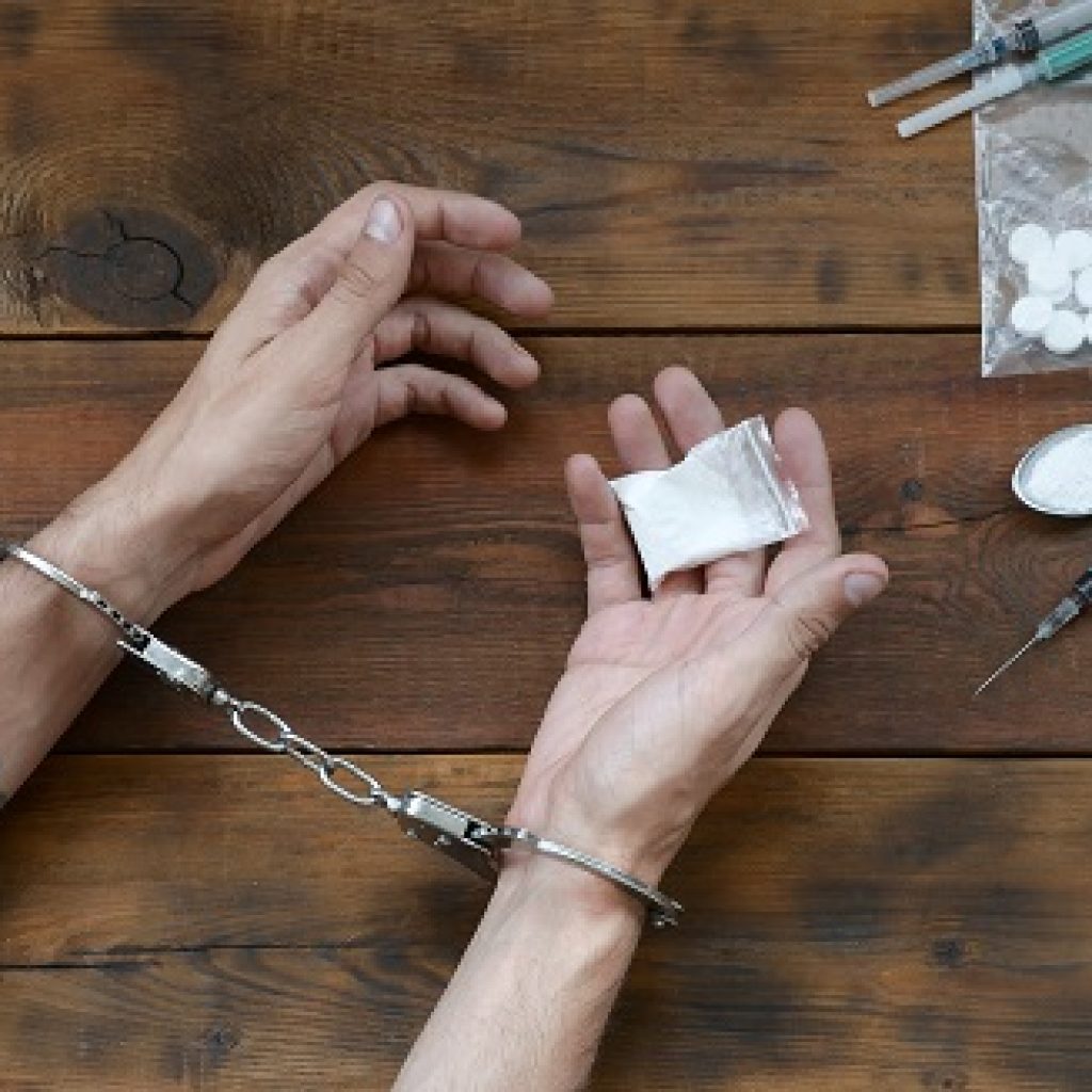 STJ: preso que encomenda droga responde por tráfico?