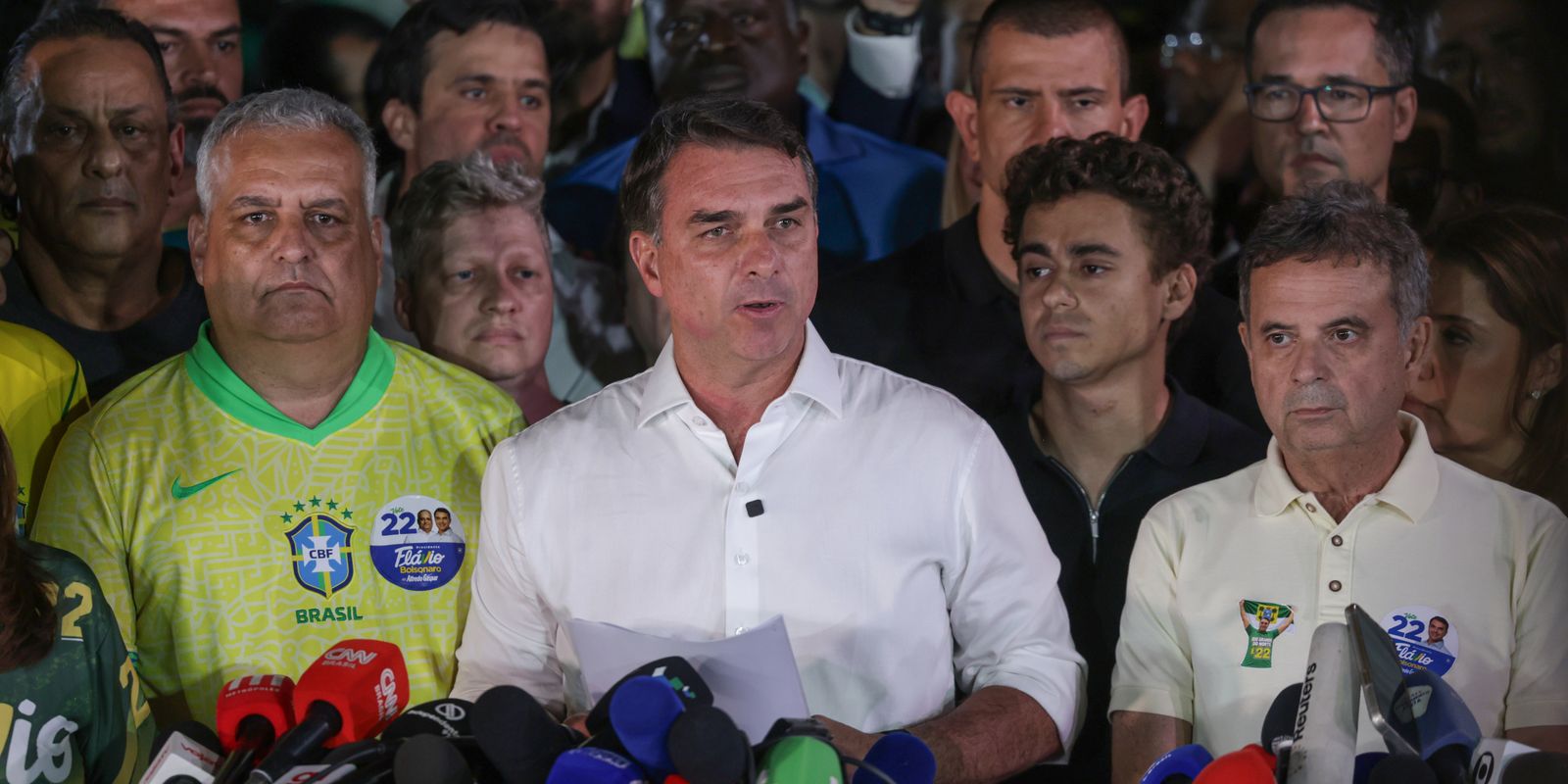 Flávio Bolsonaro: investigações continuam após fuga no STF