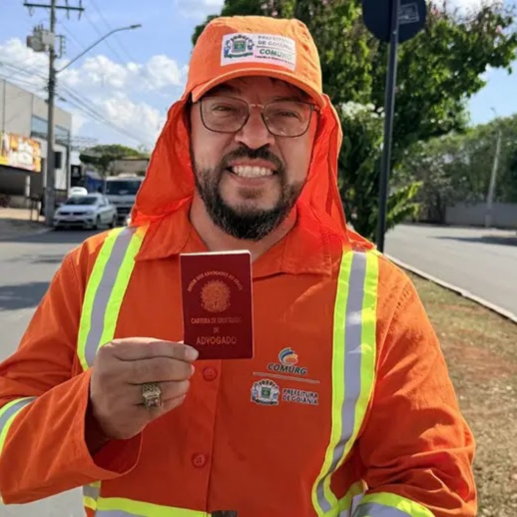 De gari a advogado: servidor realiza sonho de infância