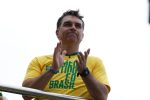 Flávio Bolsonaro defende retirar split payment